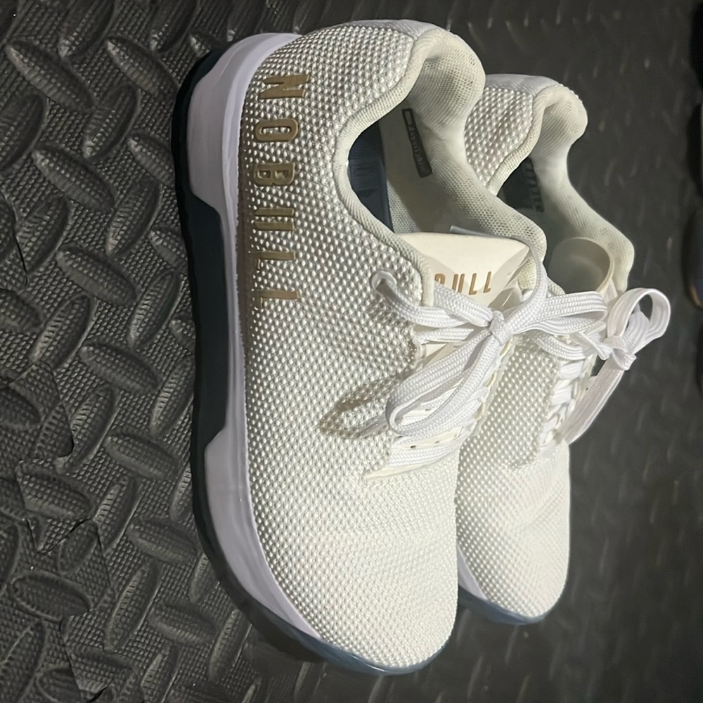 No Bull The Player women’s size 8.